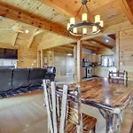 1 Mi To Lake Henry Peaceful Poconos Cabin!