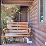 1 Mi To Lake Henry Peaceful Poconos Cabin!