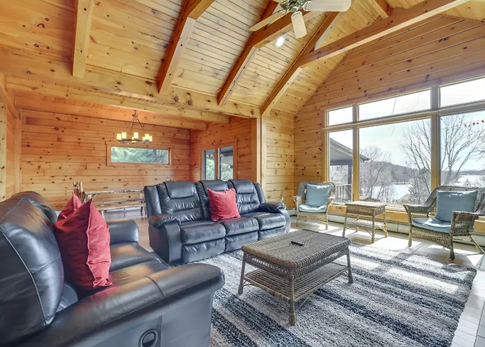 1 Mi To Lake Henry Peaceful Poconos Cabin!