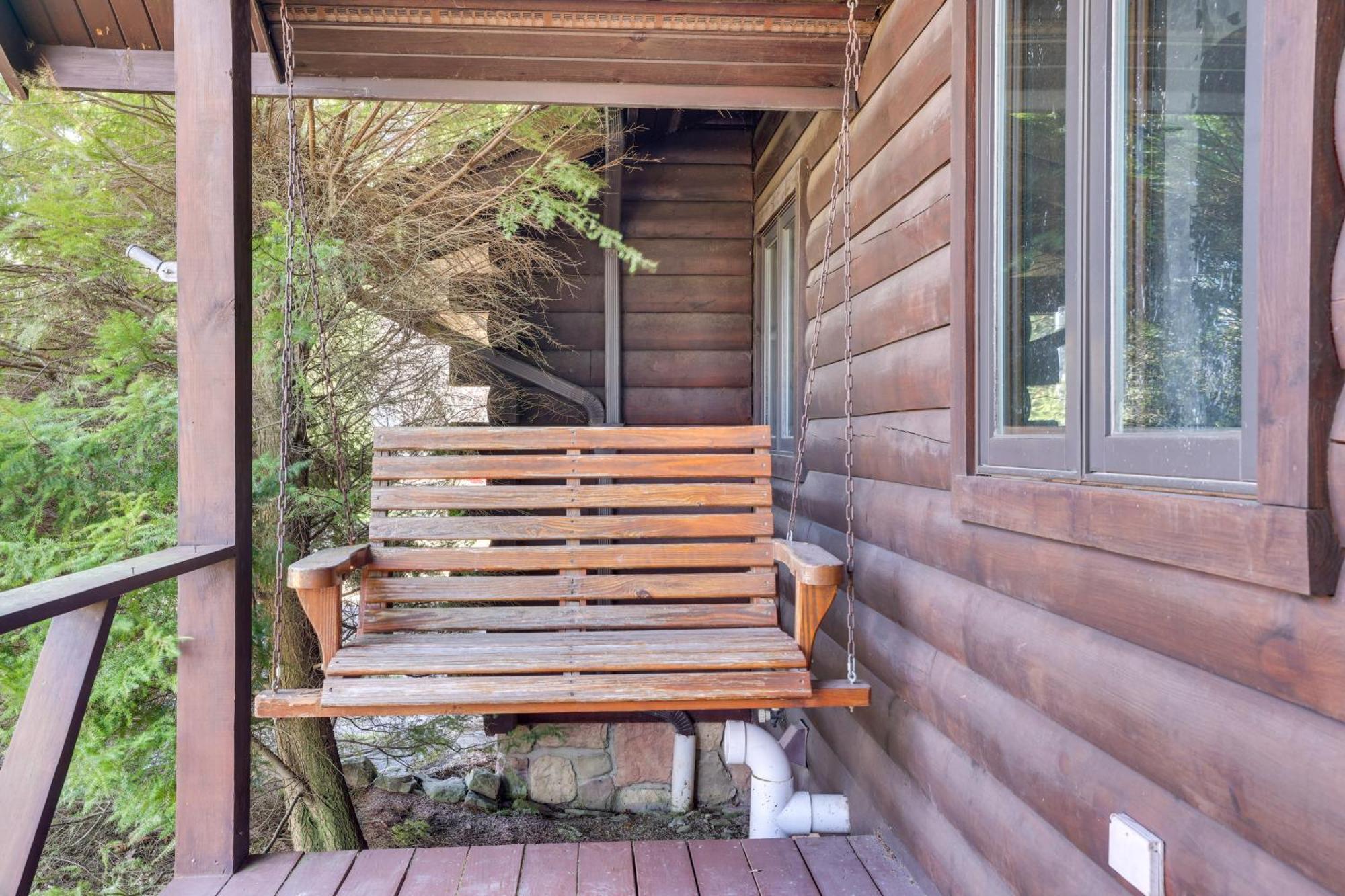 Holiday home 1 Mi To Henry Peaceful Poconos Cabin! *