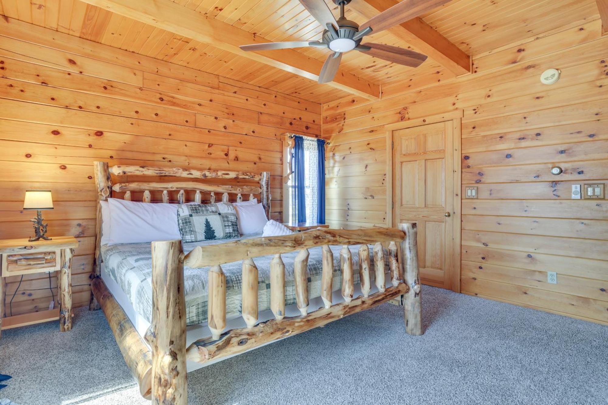 1 Mi To Henry Peaceful Poconos Cabin! Holiday home Lake Ariel
