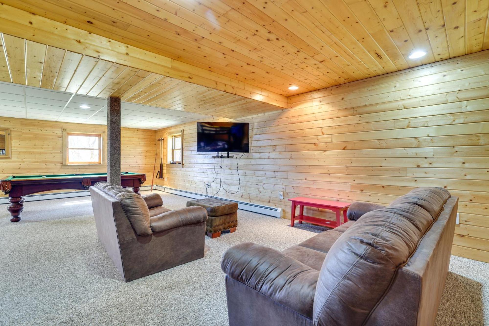 Holiday home 1 Mi To Henry Peaceful Poconos Cabin! *