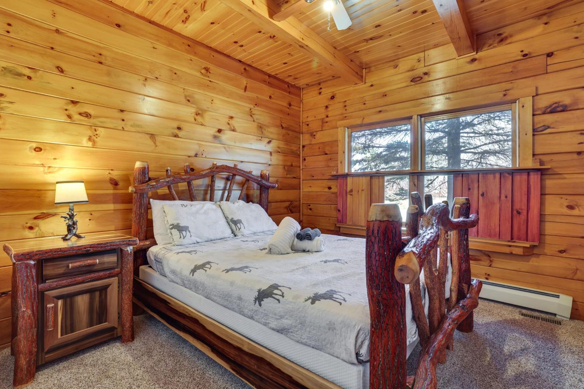 1 Mi To Henry Peaceful Poconos Cabin! *