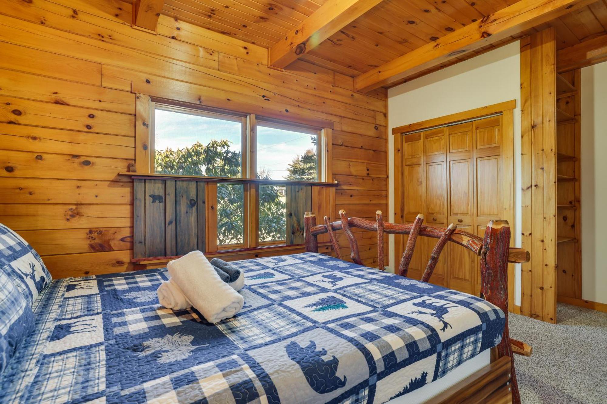 Holiday home 1 Mi To Henry Peaceful Poconos Cabin! Lake Ariel