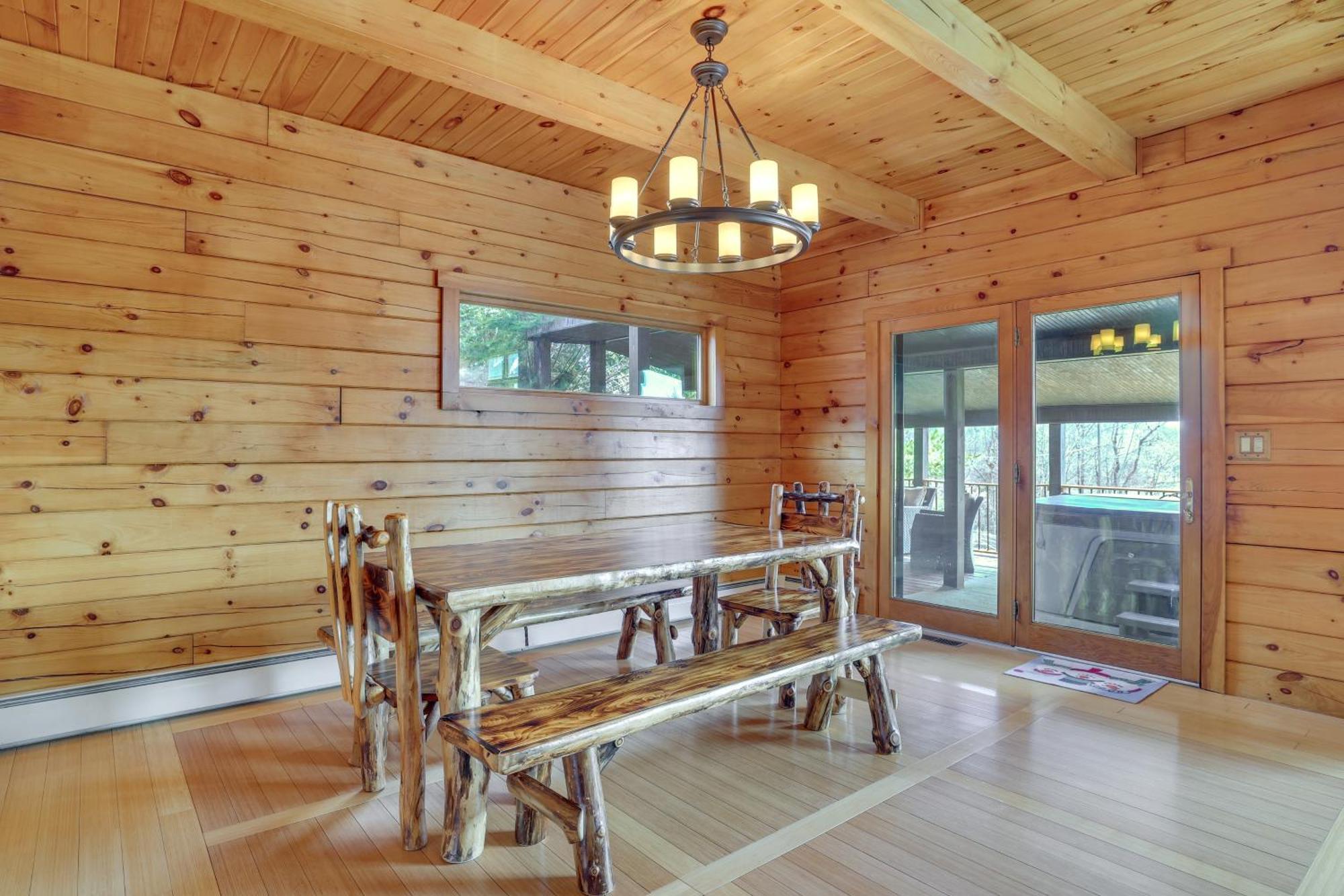 1 Mi To Henry Peaceful Poconos Cabin!