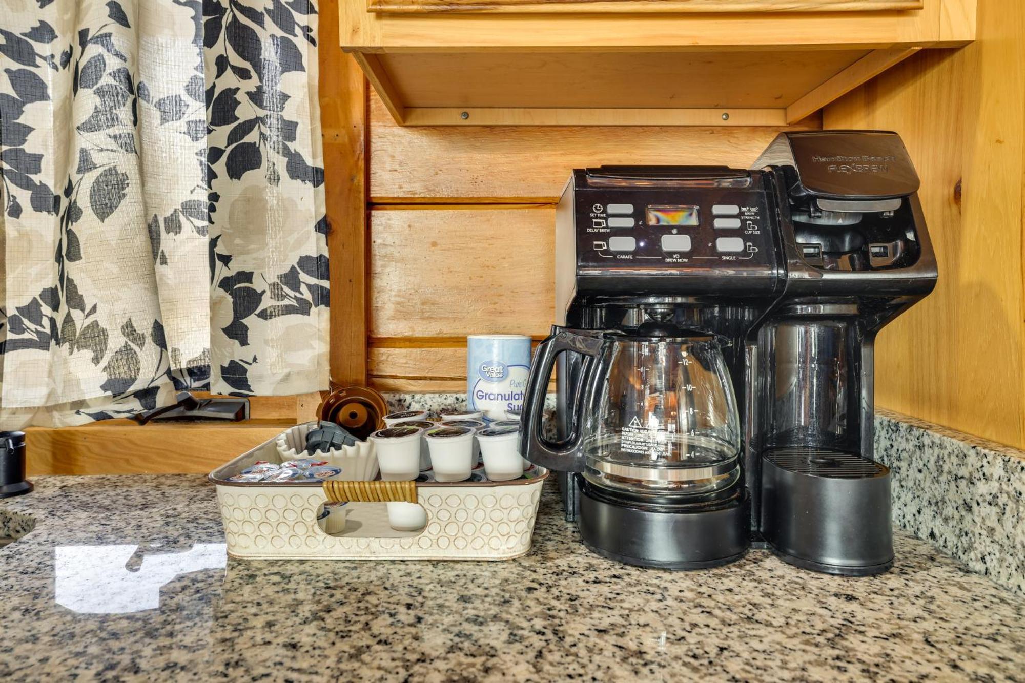 1 Mi To Henry Peaceful Poconos Cabin! Holiday home