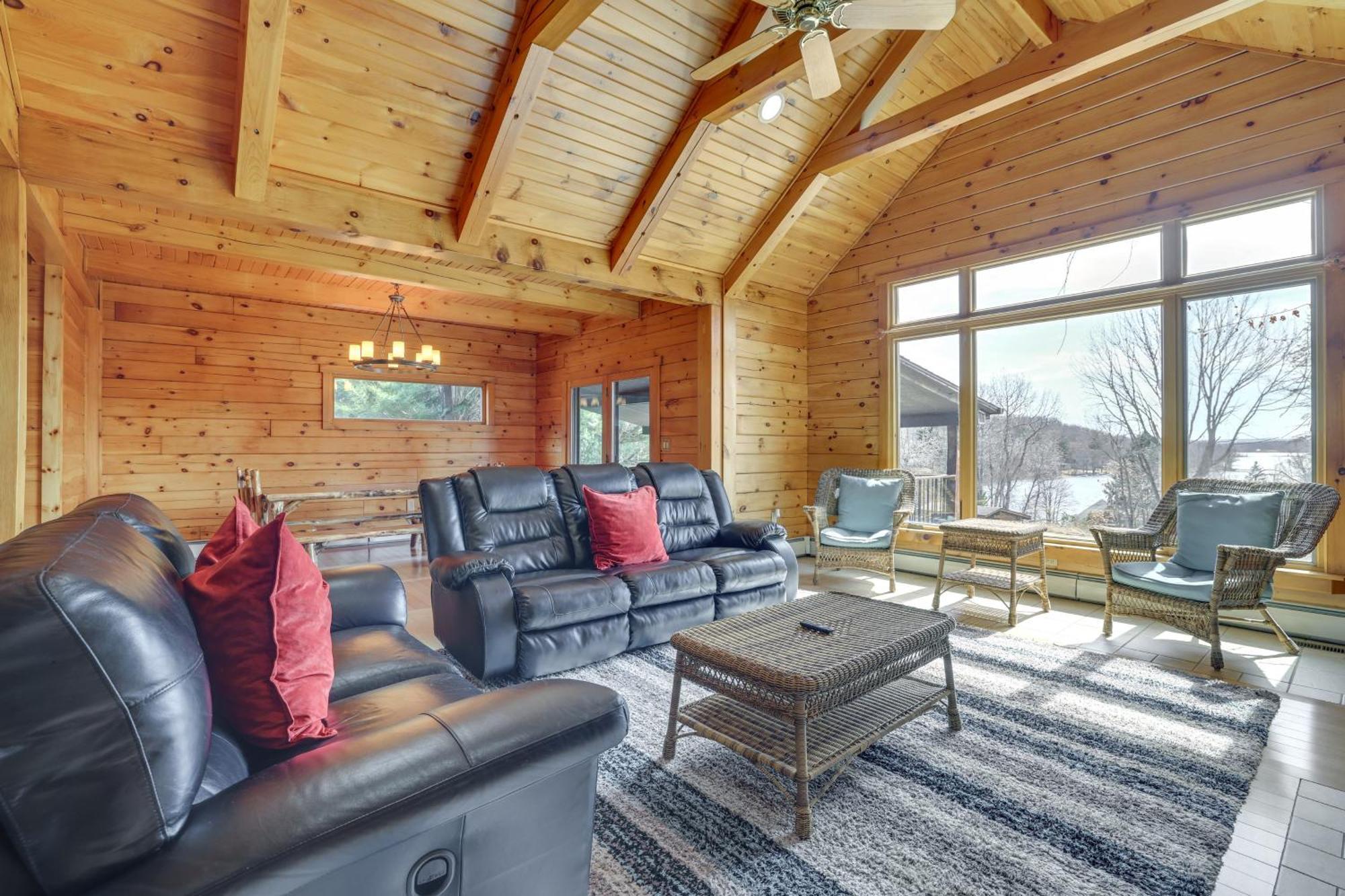 1 Mi To Henry Peaceful Poconos Cabin! *